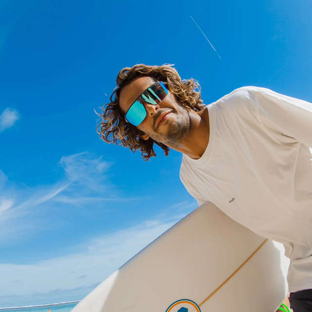 ☀️ Experience adventure in style with @mundakaoptic KAROO. Durable, stylish and perfect for any horizon. Join the #mundakafamily and let the world amaze you. #karoostyle #sunglasses #beachlife 🏄‍♂️🕶